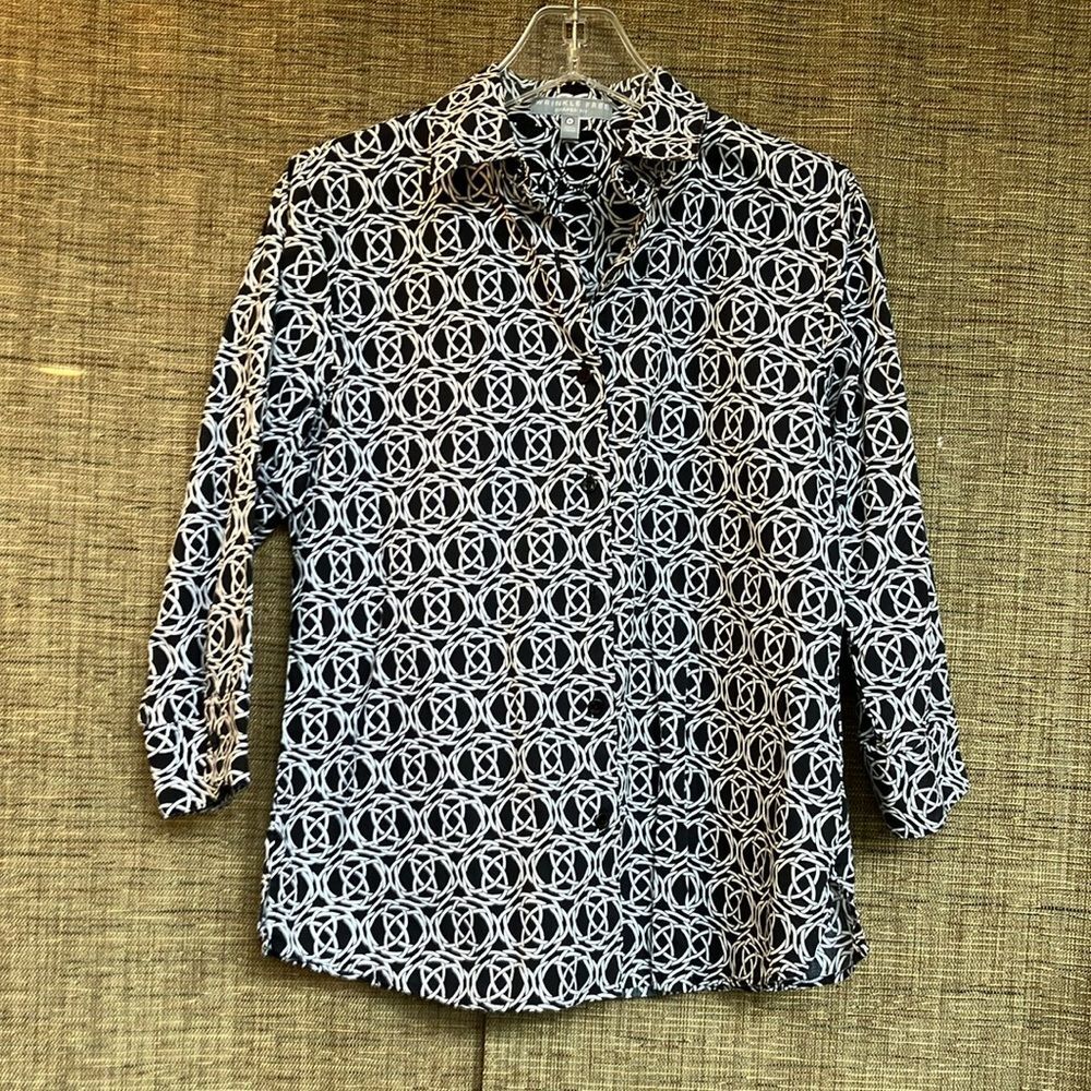 Wrinkle Free Black and White Blouse
